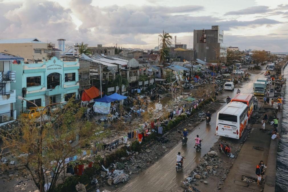 Número de mortos pelo tufão Rai nas Filipinas sobe para 375 [vídeo]