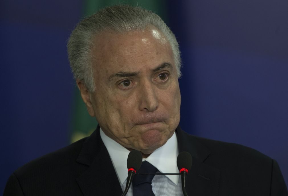 Deputados brasileiros votam hoje se autorizam abertura de processo contra Michel Temer