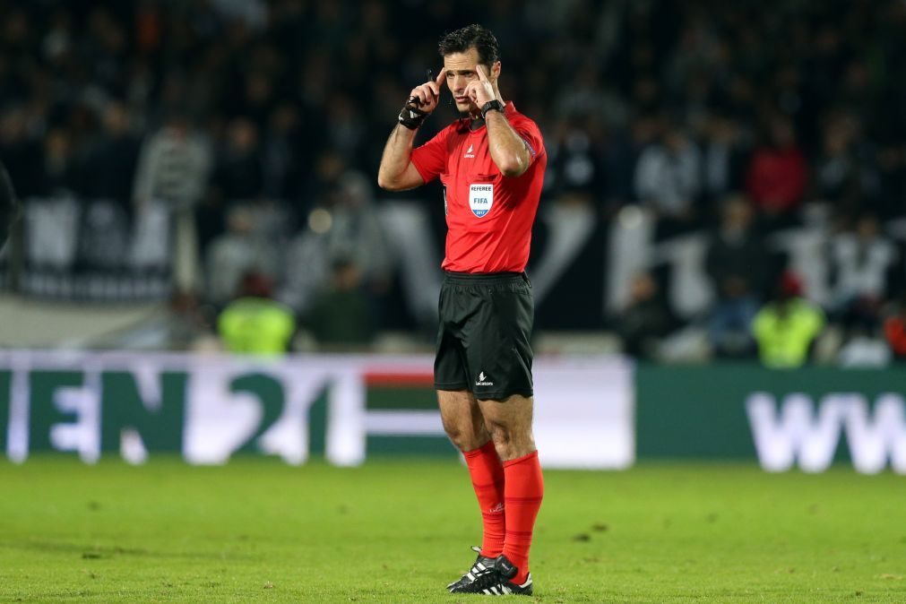 Carlos Xistra arbitra Benfica-Braga e Tiago Martins apita Aves-Sporting na abertura