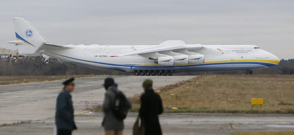 Forças russas já controlam aeroporto militar nos arredores de Kiev