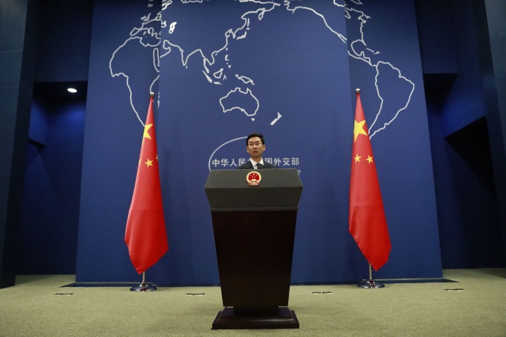 China pede moderação a Washington e a Pyongyang