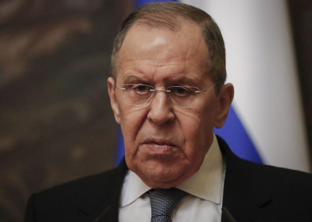 Ucrânia: Russos e ucranianos confirmam Lavrov e Kuleba em reunião tripartida na Turquia