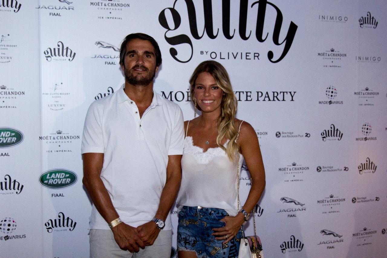Famosos vestem-se de branco para um Sunset cheio de glamour
