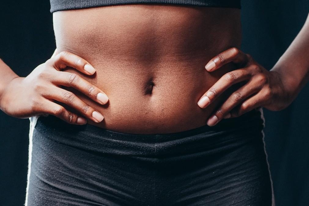 Nutricionista revela 6 dicas de como perder gordura na barriga