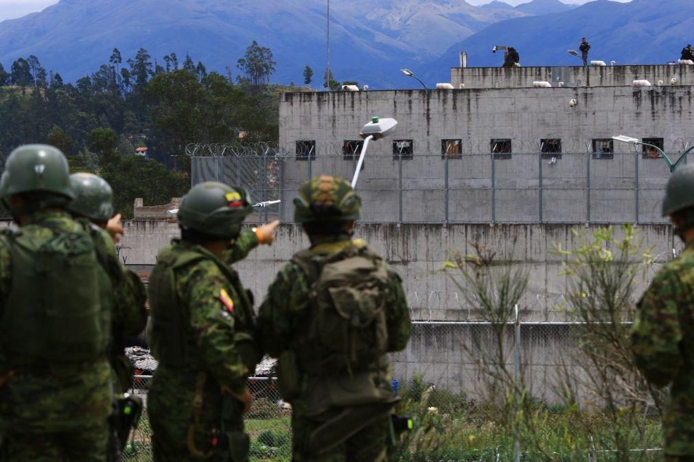 Pelo menos 19 mortos em confronto numa prisão no Equador