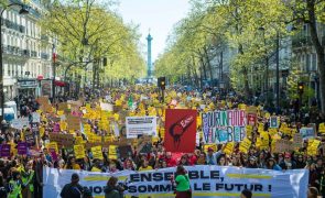 Marchas pelo clima em França, na véspera das eleições presidenciais