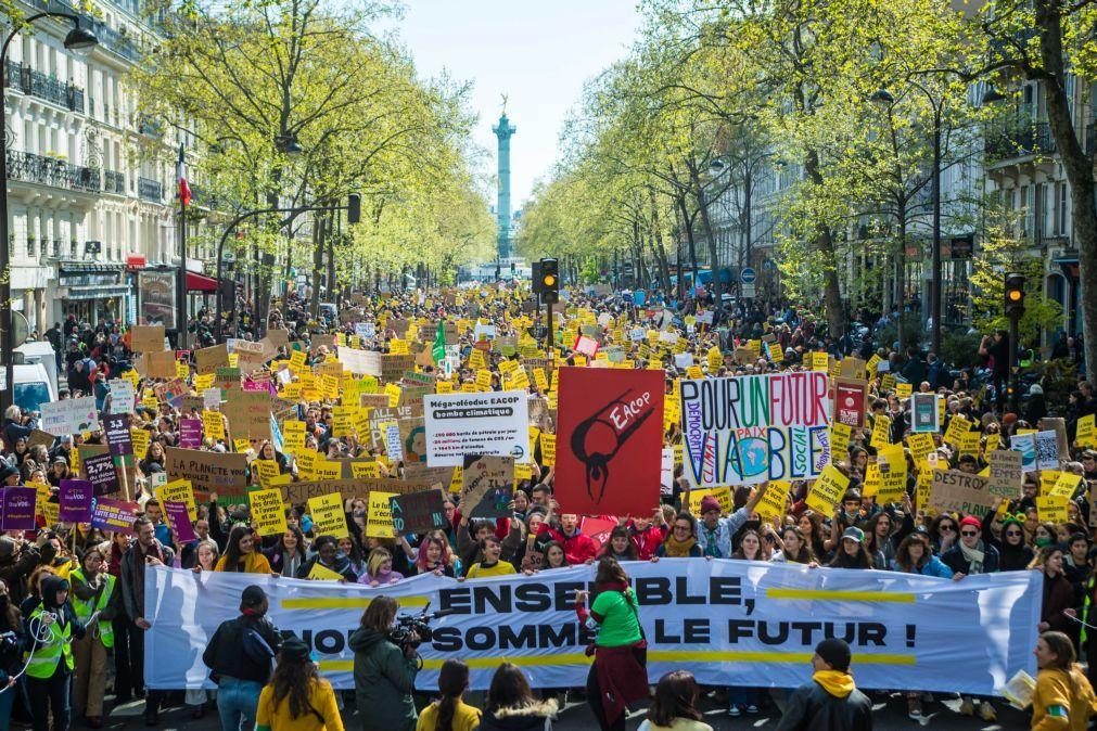Marchas pelo clima em França, na véspera das eleições presidenciais