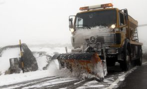 Estradas na Serra da Estrela reabertas após queda de neve