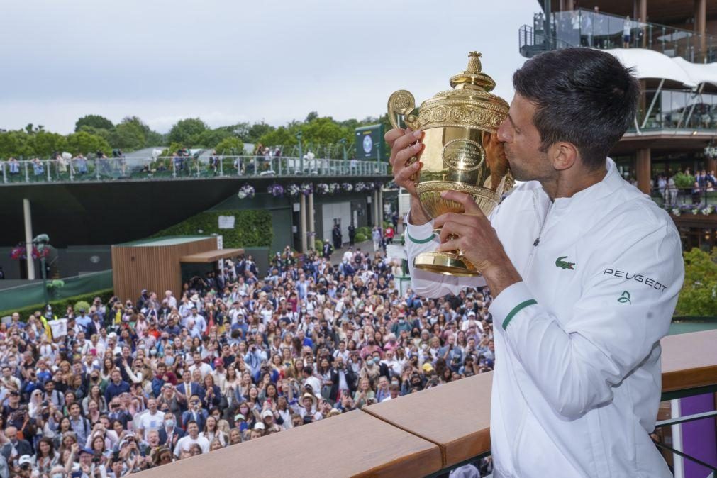 Wimbledon permite tenistas não vacinados e Djokovic pode defender título