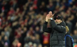 Treinador alemão Jürgen Klopp prolonga ligação com Liverpool até 2026