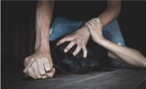 Jovem espanca prostituta em Cascais para sexo sem preservativo