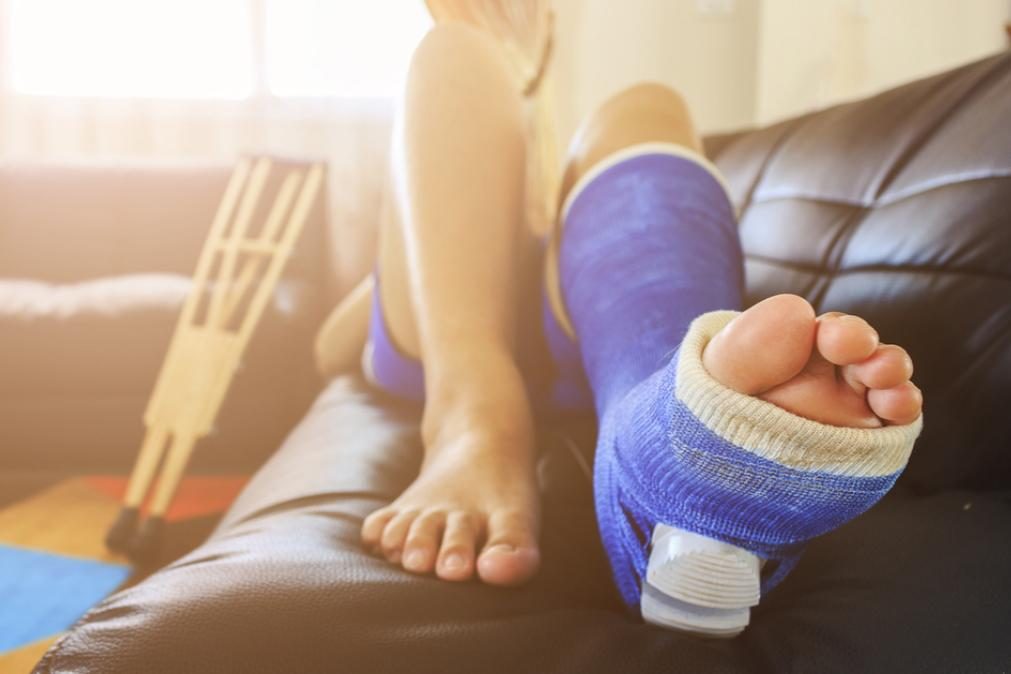 Estas são as mulheres que têm um maior risco de sofrer fraturas abaixo do joelho