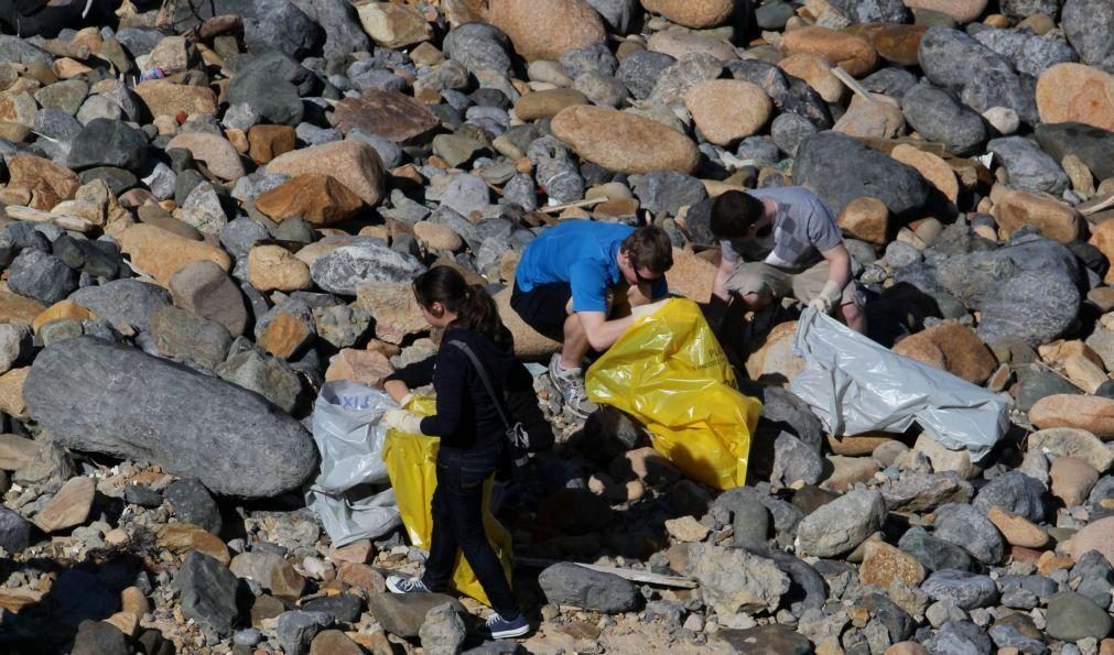 Removidas quatro toneladas de lixo de 10 areais e fundos marinhos do Algarve