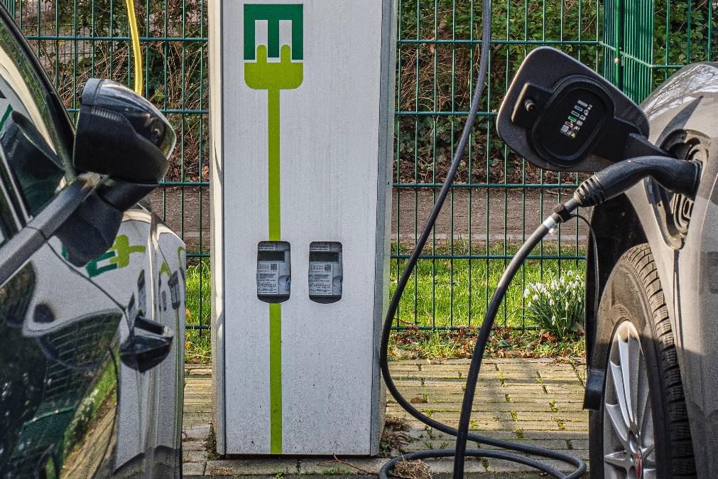 Carros elétricos: Quem tem mais, a União Europeia ou os Estados Unidos da América?