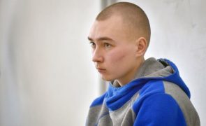 Soldado russo julgado por crimes de guerra na Ucrânia condenado a prisão perpétua