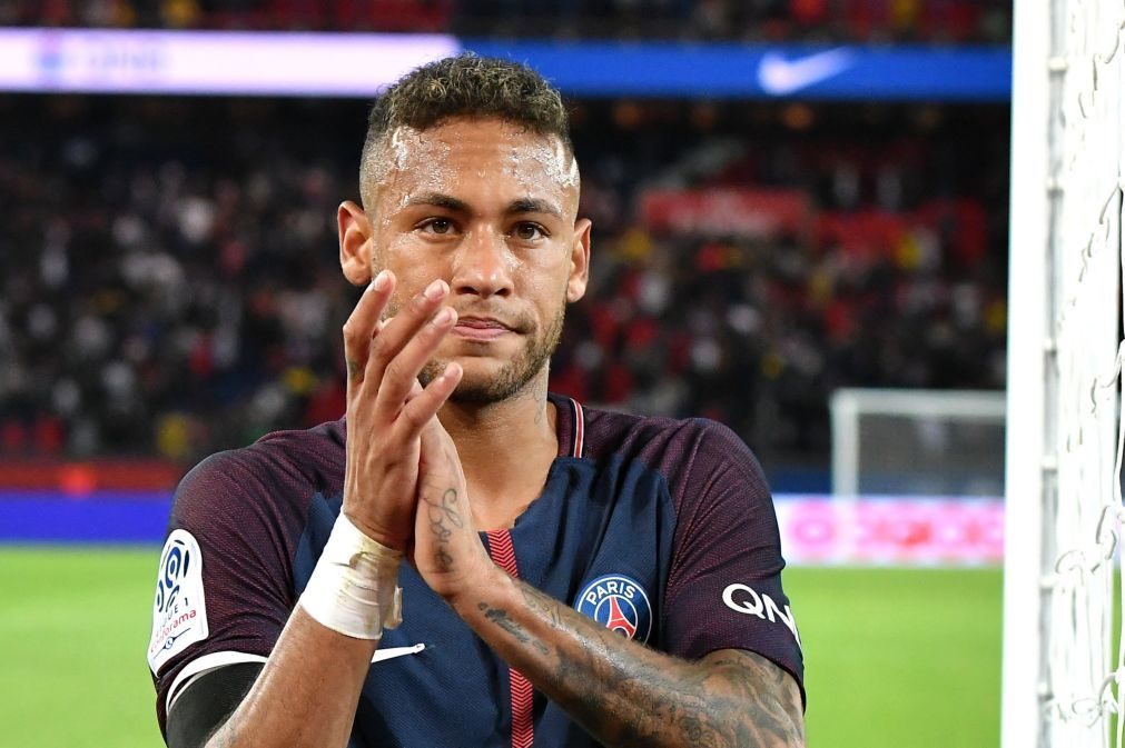 Neymar revoltado com o FC Barcelona e o pagamento de prémio de 26 milhões de euros