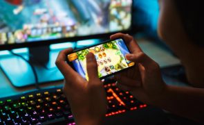 Mais de 40% dos portugueses vão jogar mais jogos para telemóvel este verão