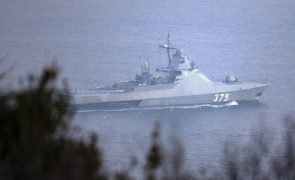 Cerca de 60 navios de guerra russos participam em manobras no Báltico