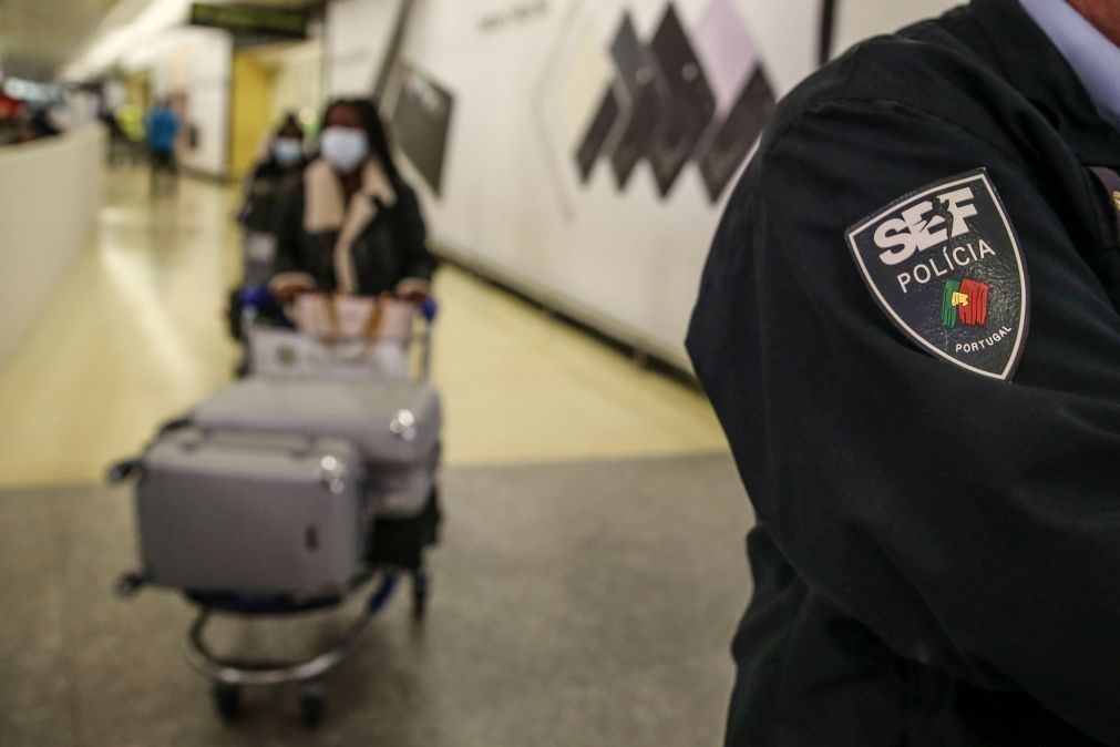 SEF justifica demora no aeroporto de Lisboa com pico de passageiros vindos de 3 mil voos