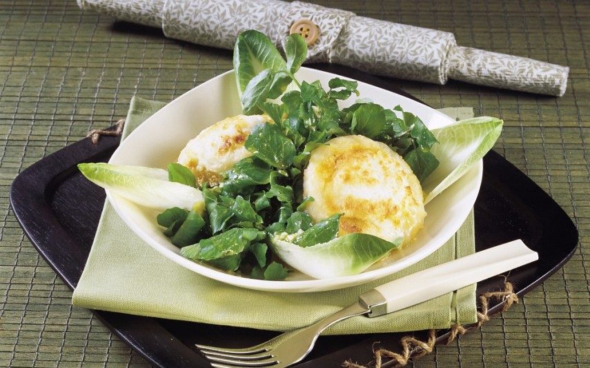 Receba amigos e sirva esta entrada : Salada de queijo chèvre