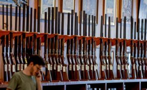 Senado dos EUA aprova projeto para restringir acesso a armas de fogo