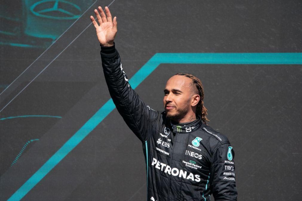 Hamilton responde em português a declaração racista de ex-piloto brasileiro Nelson Piquet